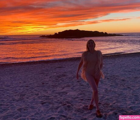 June Diane Raphael onlyfans leak