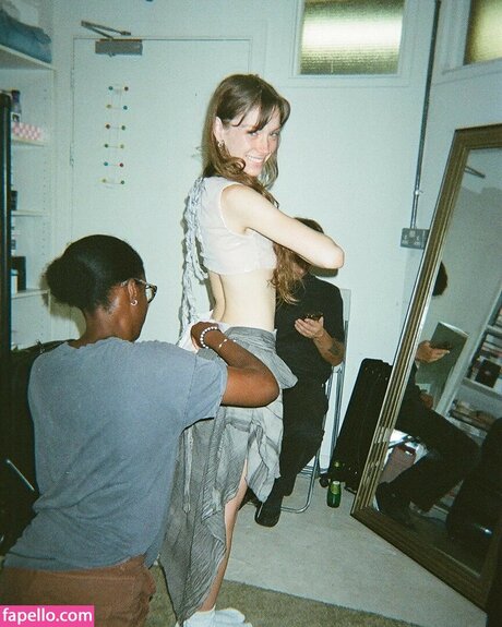 Holly Humberstone onlyfans pics leaked