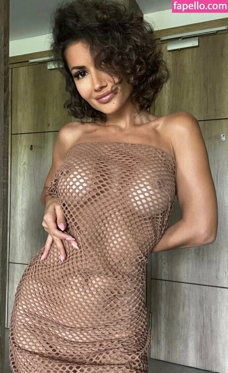 Curly Amelia onlyfans nude