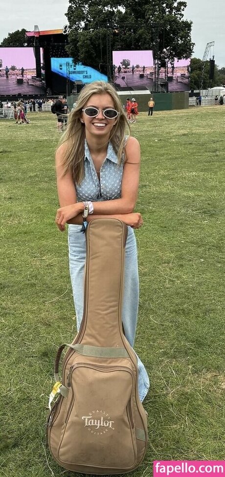 Zoe Clarke onlyfans mega