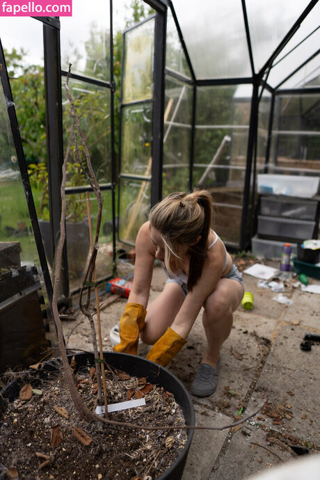 Hands On Katie is on onlyfans