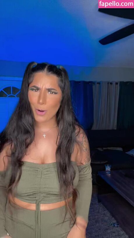 Queenmelmel_ onlyfans topless