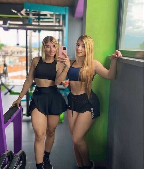 Gemelas Villada onlyfans sexy