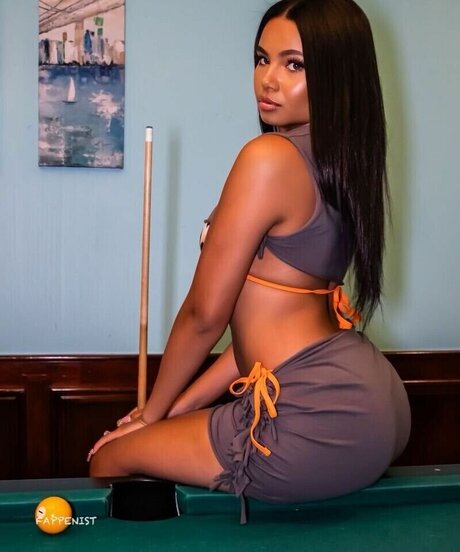 Brooklyn Queen onlyfans strip tease