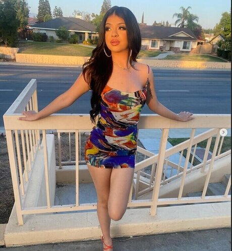 mia krystal nude onlyfans leaked