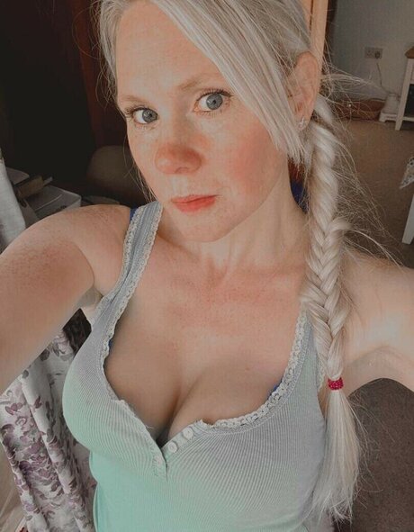 Donna Shepherd topless onlyfans