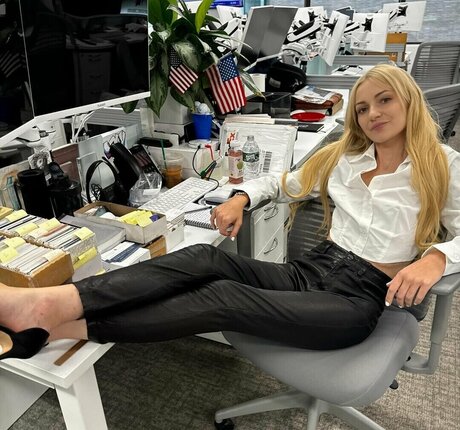 Kerry Carmody nude only fans