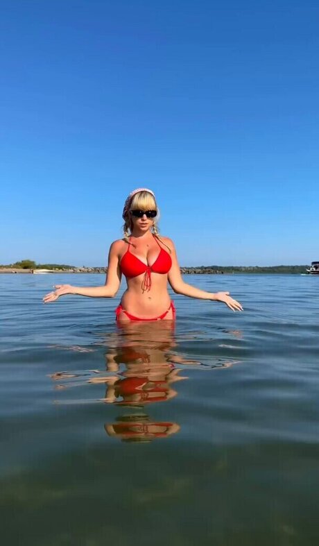 Ella Ballentine onlyfans striptease