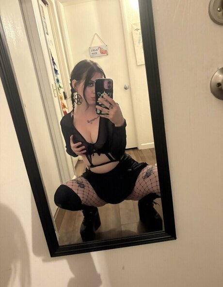 kissofdeathxxx onlyfans images