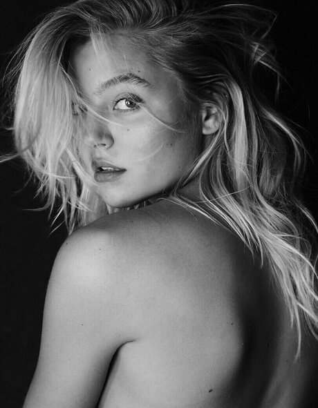 Rachel Hilbert onlyfans nude pictures