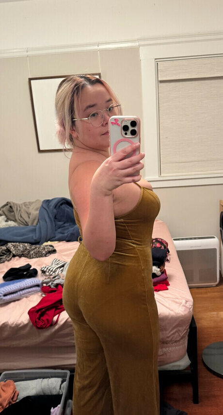 bingsuccino onlyfans model images