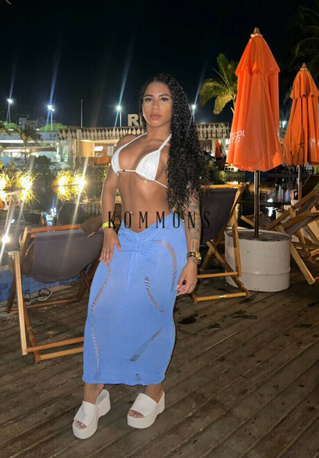 m alicees2 onlyfans topless