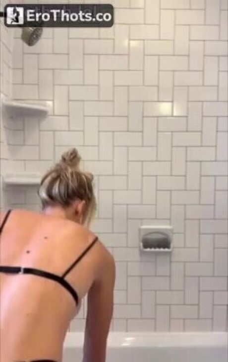 Yrsa Dawn onlyfans photos