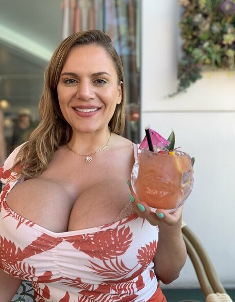 jazmyneday onlyfans topless