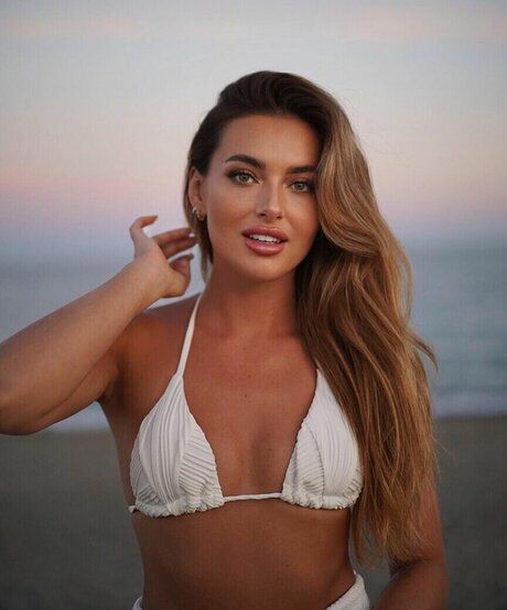 Izabela Ion only fans pic