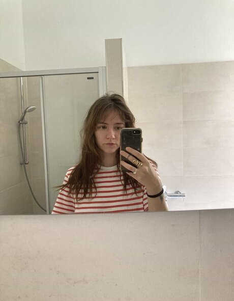 Linda Blair onlyfans model photos