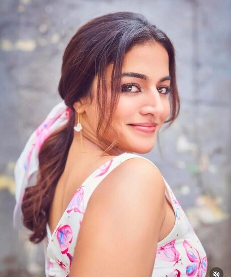 Wamiqa Gabbi strip onlyfans