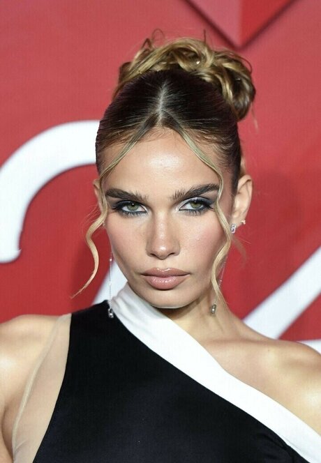 Hana Cross feet onlyfans