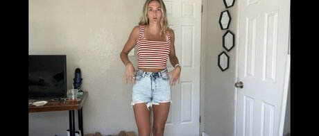 Beez ASMR onlyfans leakes