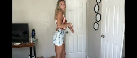 Beez ASMR onlyfans leak nude