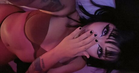 Sarynthia onlyfans content