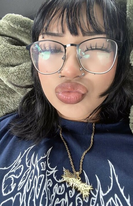 Sarynthia onlyfans leaks.