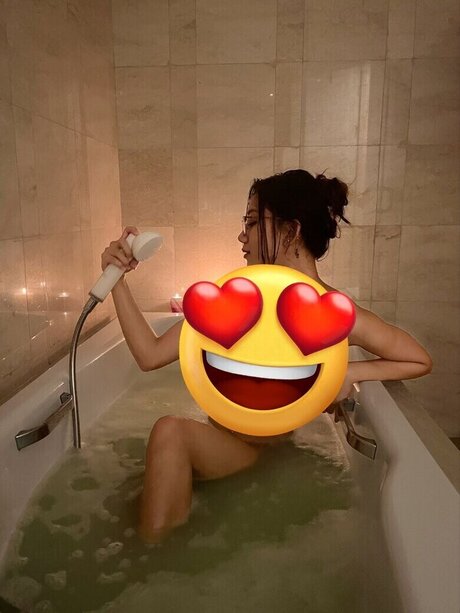 Shinta Khyuliang onlyfans content type