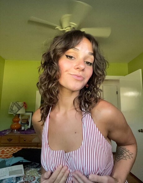 Leyla Ingalls onlyfans model photo