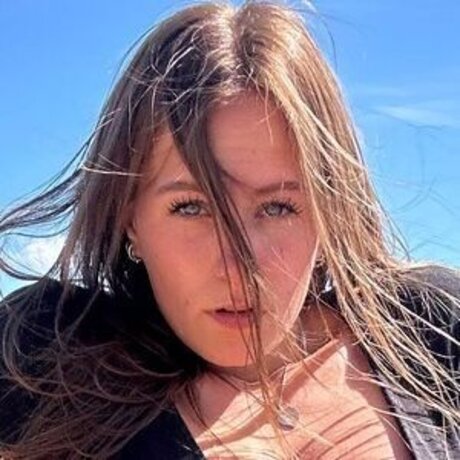 selenaluvv onlyfans pictures