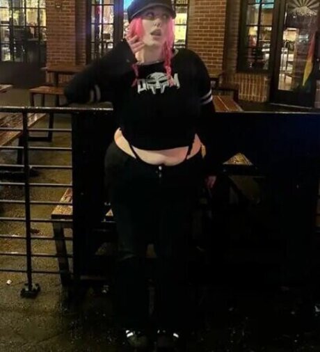 Rottenromant1c only fans photos