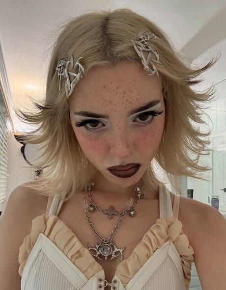 Sophie Powers onlyfans naked leaks