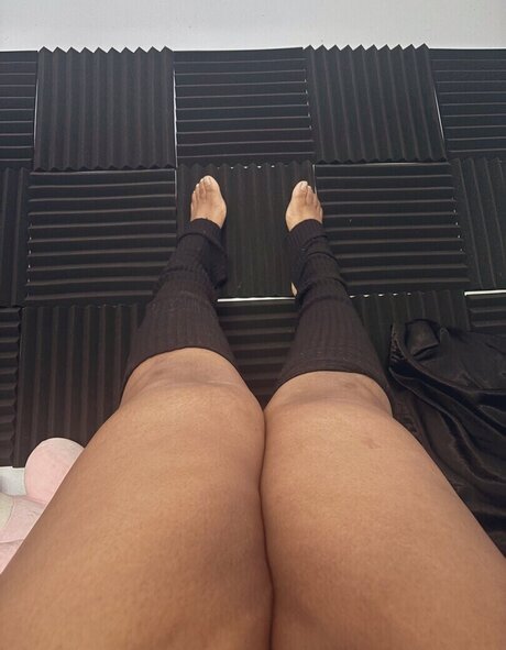 Uzuri Mia onlyfans naked pics