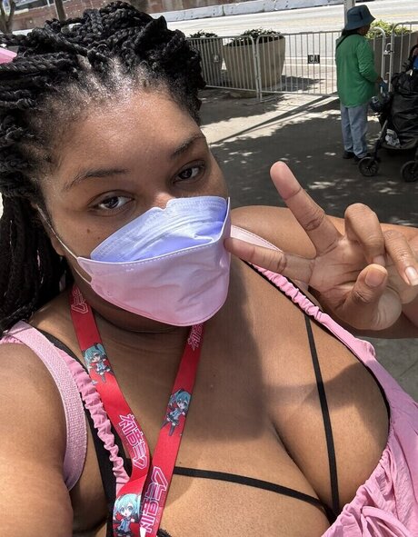 Uzuri Mia onlyfans naked leaks