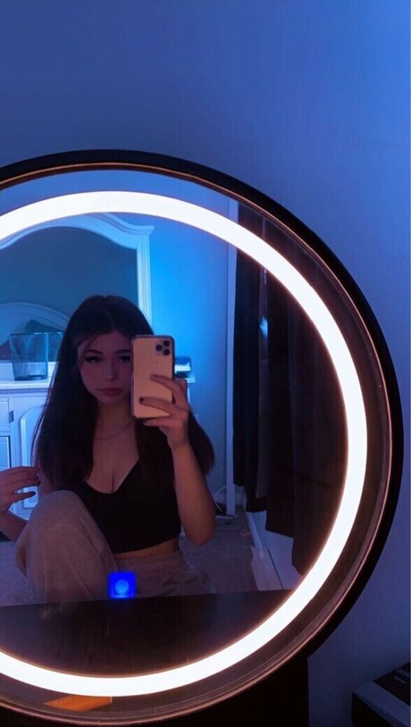 xoscarlettx onlyfans photo