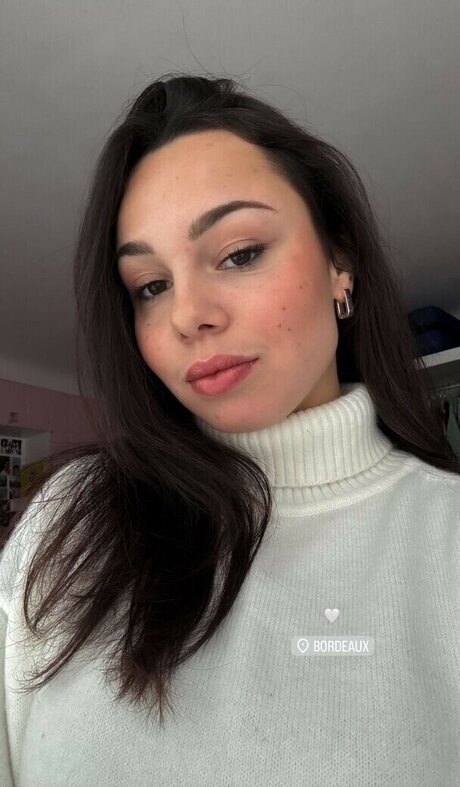 elise cm Profile pic