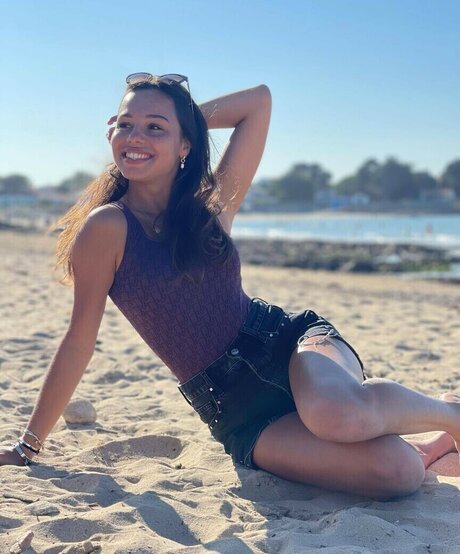 elise cm only fans naked