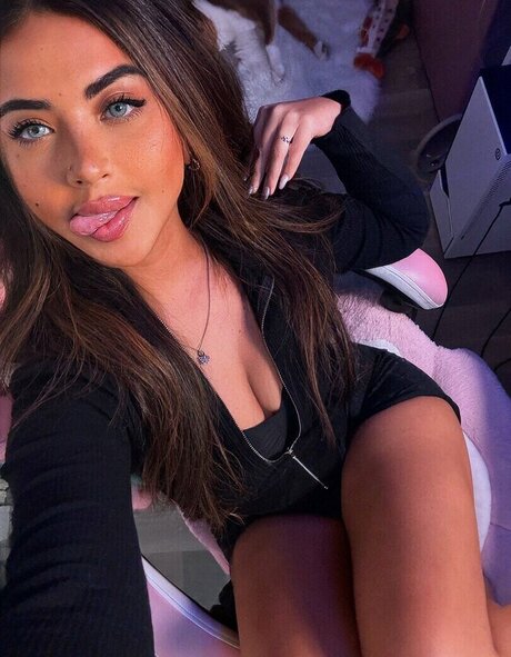 Selenalenaxo onlyfans posts