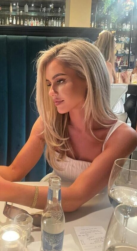 Eilidh Scott onlyfans strip tease