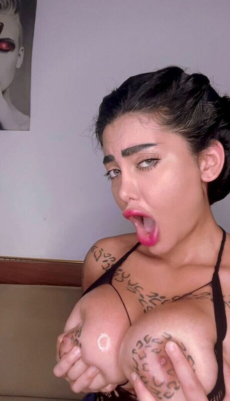 Aida Nikbakhti nude onlyfans