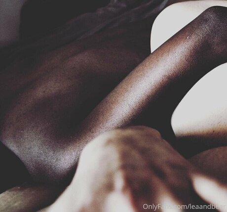 Leah And Bear onlyfans leaka