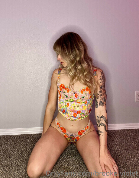 brookeviolet onlyfans strip tease