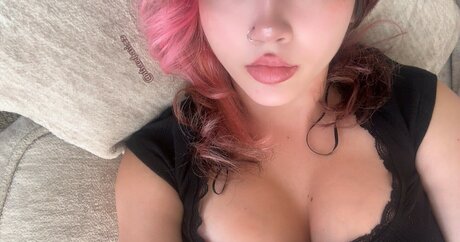 strawbarizz only fans pic