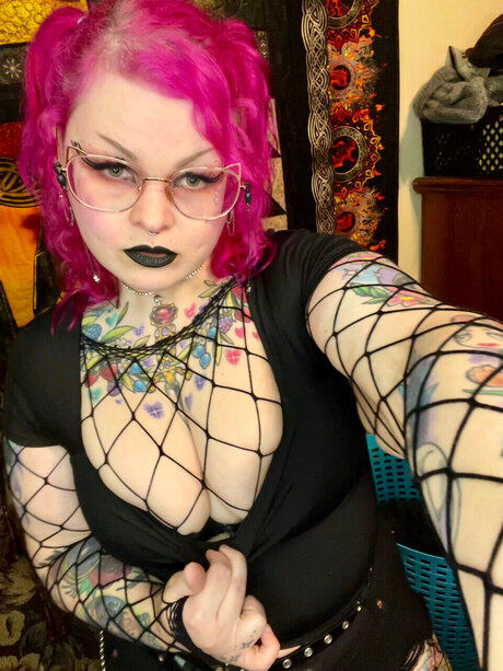 M0RNINSTR_ onlyfans leaks naked