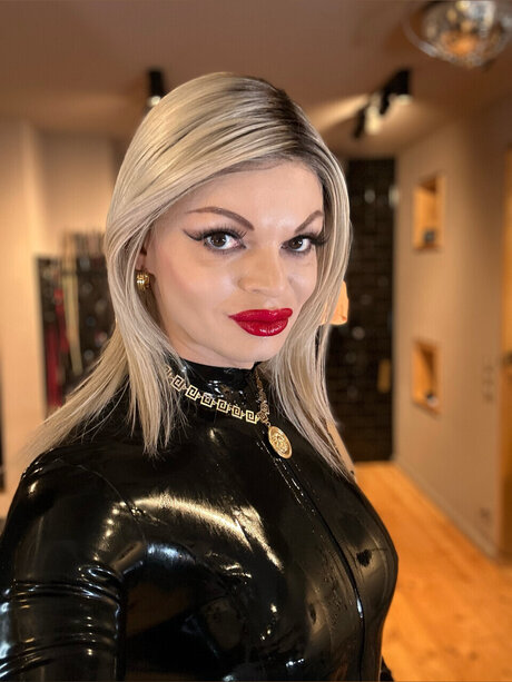 MissStolt onlyfans xx