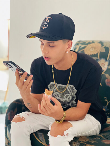 Ronny Rodr guez naked onlyfans leaks