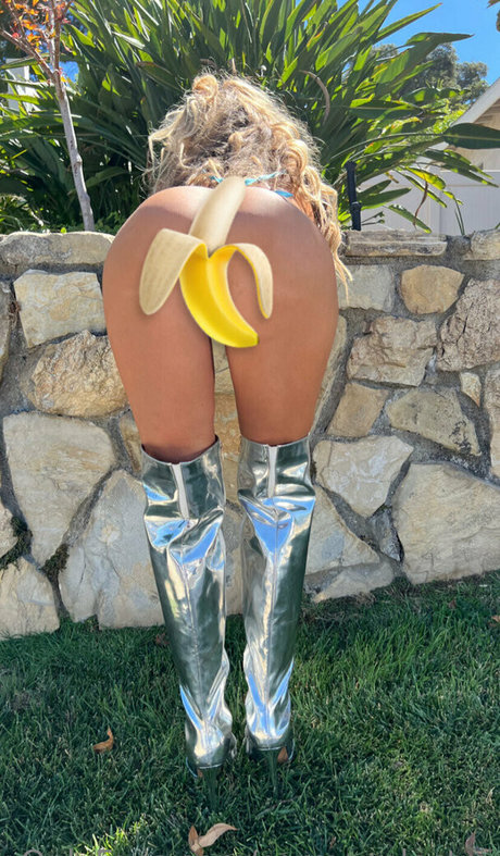 CarmenElectra onlyfans leaks naked