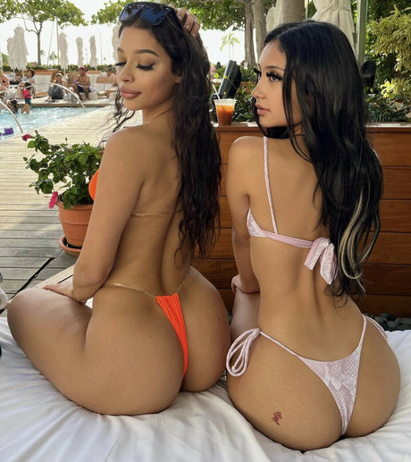 elara777 onlyfans ass