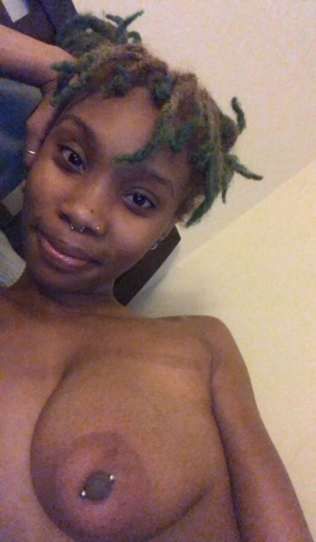 venusmoon3 on onlyfans