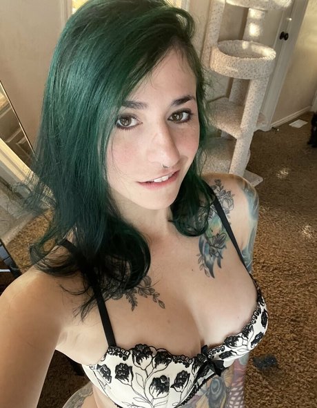 sentientbees2 only fans pictures