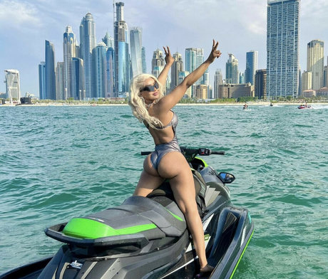 Thurriaa onlyfans model photo